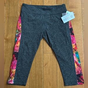 LuLaRoe Jade womens athletic capri leggings gray floral size L moisture wicking.